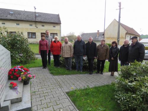 Kladení věnců k výročí osvobození Koryčan