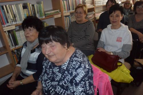 Cestopisná přednáška manželů Márových v knihovně.